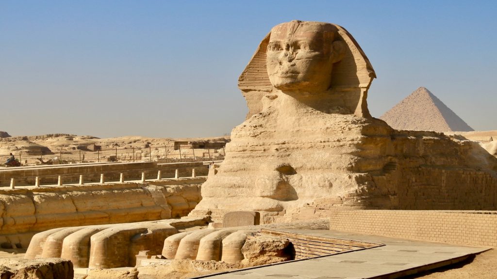 Exploring the Ancient Wonders of Egypt: Pyramids of Giza and the Sphinx